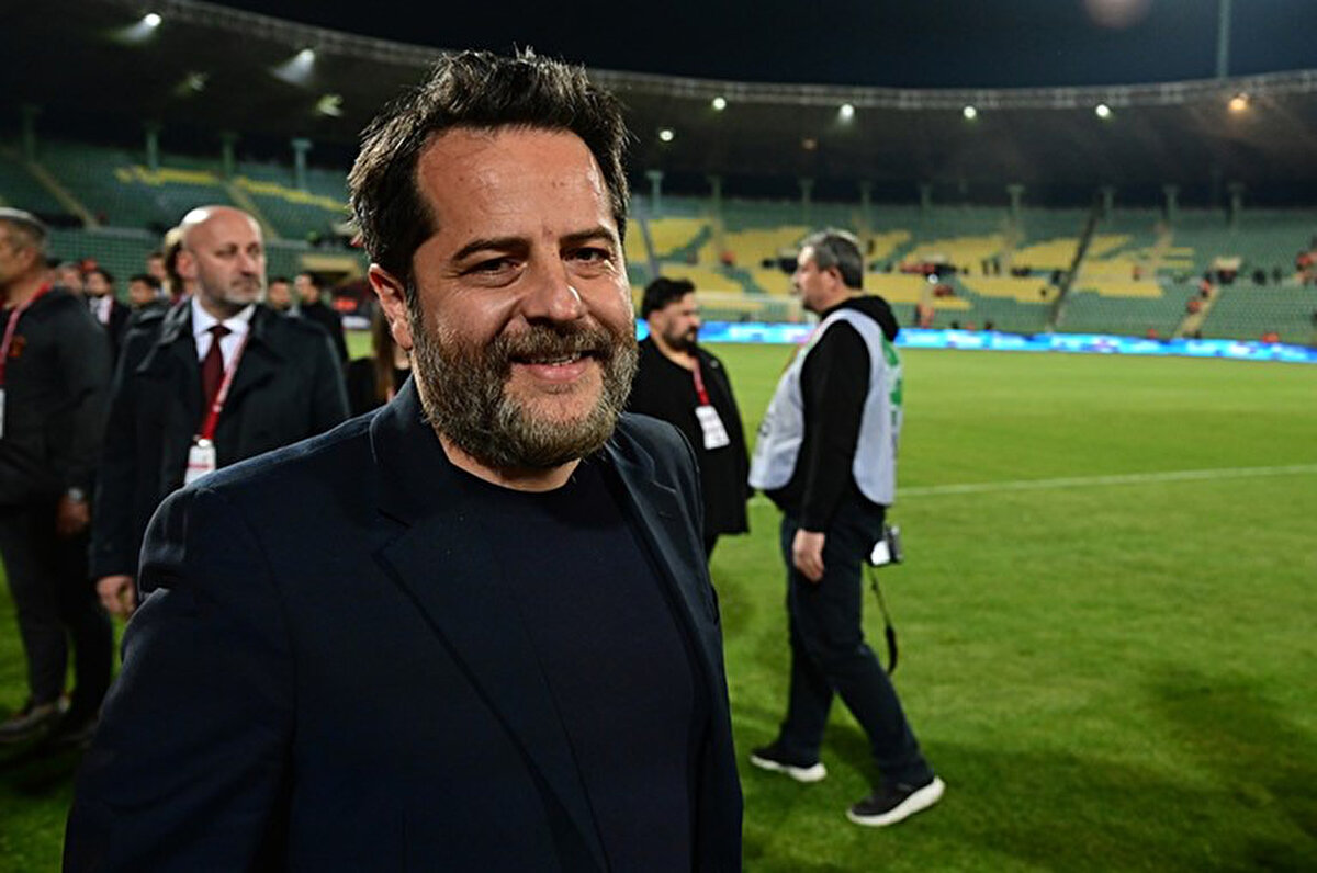 Galatasaray yöneticisi Bora Bahçetepe, Sportif A.Ş eski Başkan Vekili Erden Timur'la ilgili flaş açıklamalar yaptı.<br>