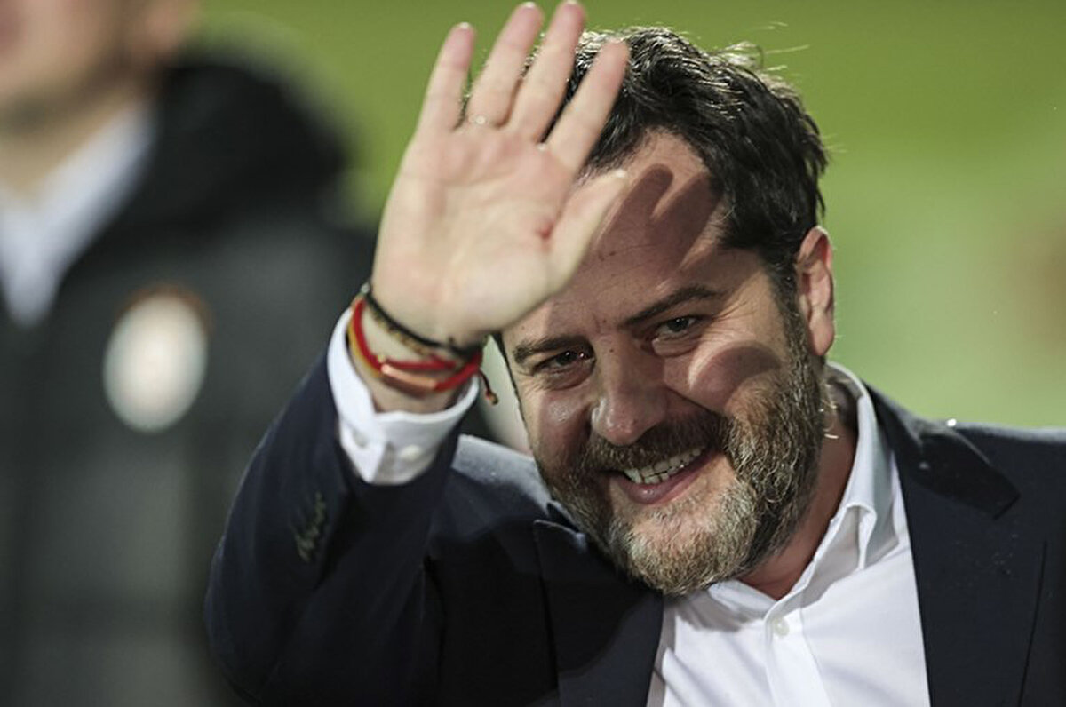 Erden Timur'un gelecek yıllarda Galatasaray'da görev alacağını düşündüğünü ifade eden Bahçetepe, sözlerini şöyle tamamladı:<br>