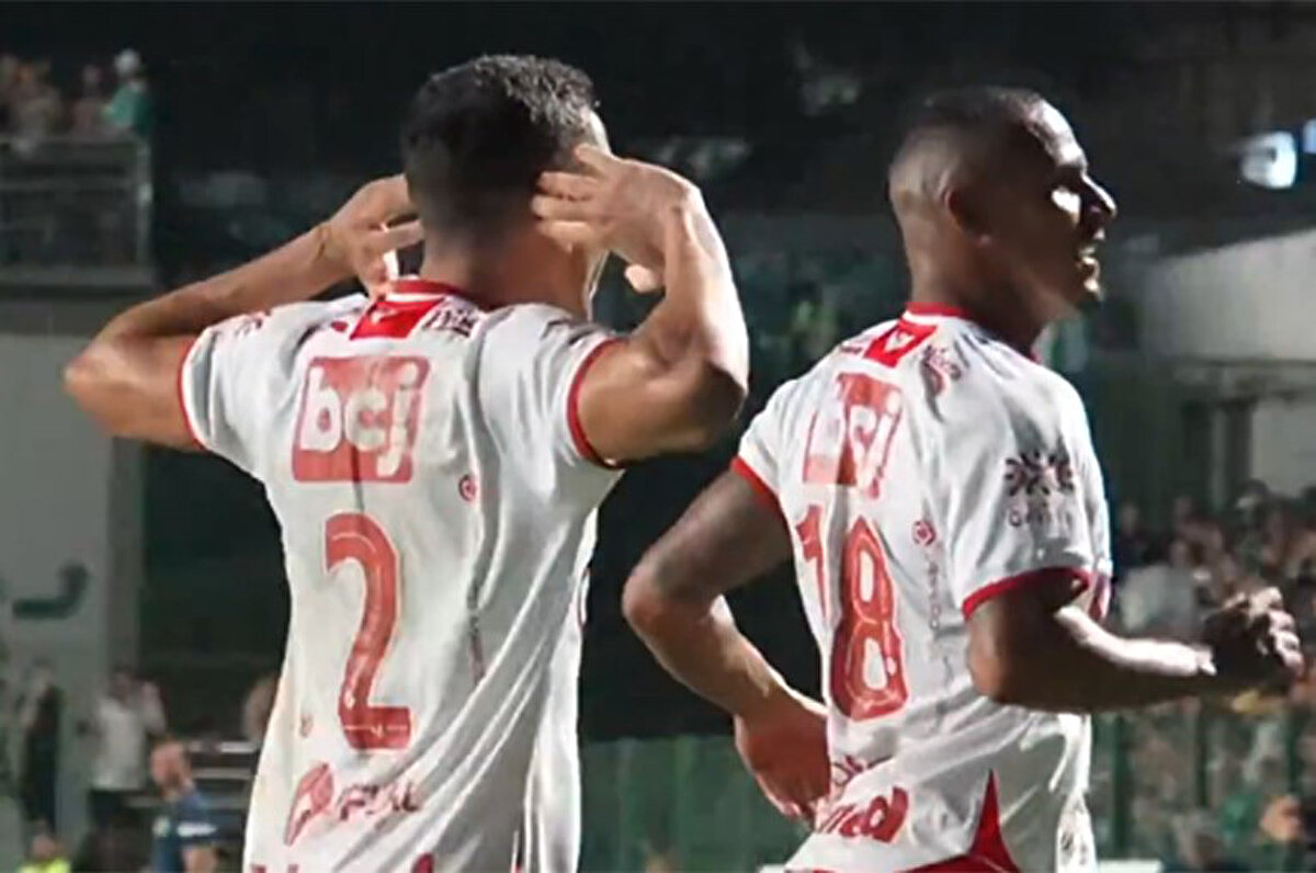 Elias'ın gol sevinci sonrası kırmızı kart görmesi Brezilya basınında geniş yankı uyandırdı. Ülke basını kararın utanç verici olduğunu yazdı.<br>