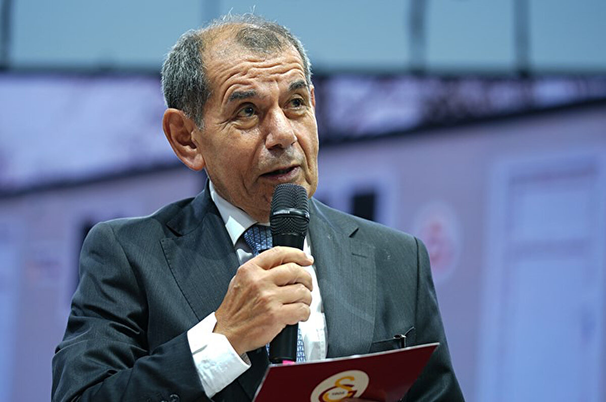 Öte yandan Dursun Özbek soyunma odasında futbolculara büyük bir müjde de verdi. Milliyet'in haberine göre bu müjde şampiyonluk primiyle ilgili oldu.<br>