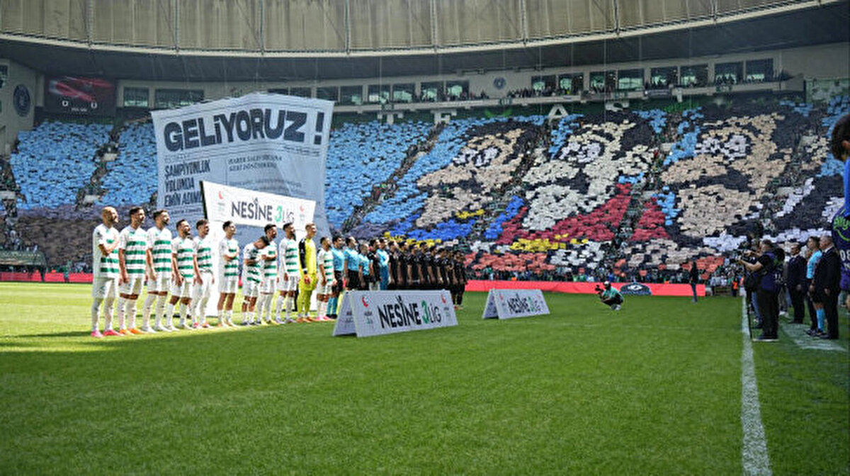 İşte Bursaspor tribünlerinin sosyal medyada büyük ilgi gören o koreografisi