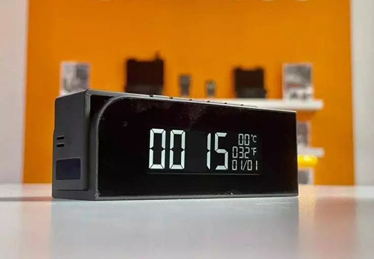 Odalarda yaygın bulunan çalar saatler, tehlike için ideal birer gizli kamera noktasıdır.<br><br>