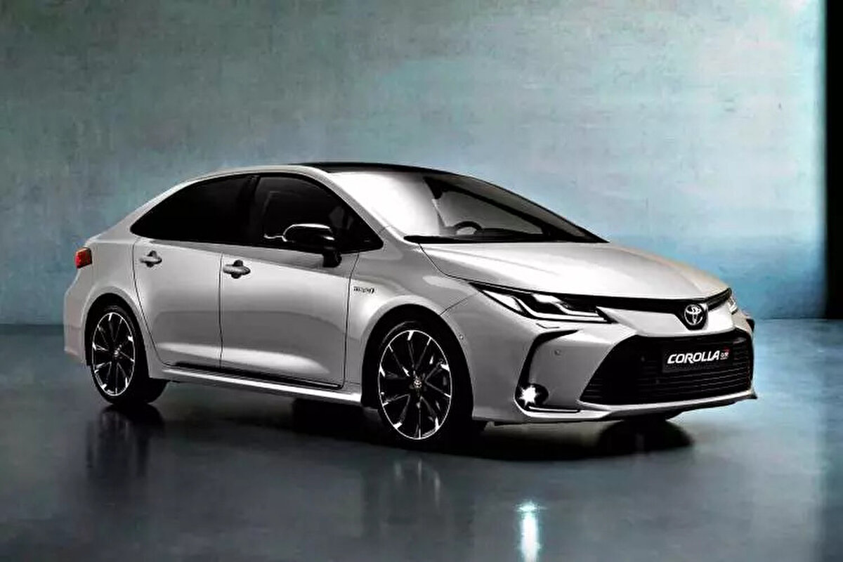 Toyota Corolla Sedan<br><br> <br><br>Sağlamlık, düşük bakım maliyeti ve konforuyla özellikle uzun ömürlü araç isteyen emekliler arasında popüler.