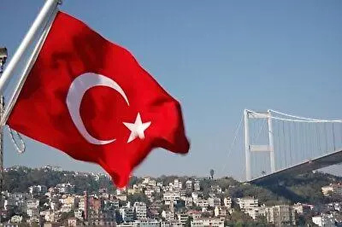 TÜRKİYE'YE NE KADAR BORCU VAR?<br><br> <br><br>2017 Verilerine göre, Türkiye'nin rezervlerinde 58,3 milyar dolar değerinde ABD tahvil ve bonosu var. Türkiye ABD'nin borçlu olduğu ülkeler listesinde 23'üncü sırada bulunuyor. <br><br> <br><br>Güncel verilere göre herhangi bir rakam bulunmamaktadır.