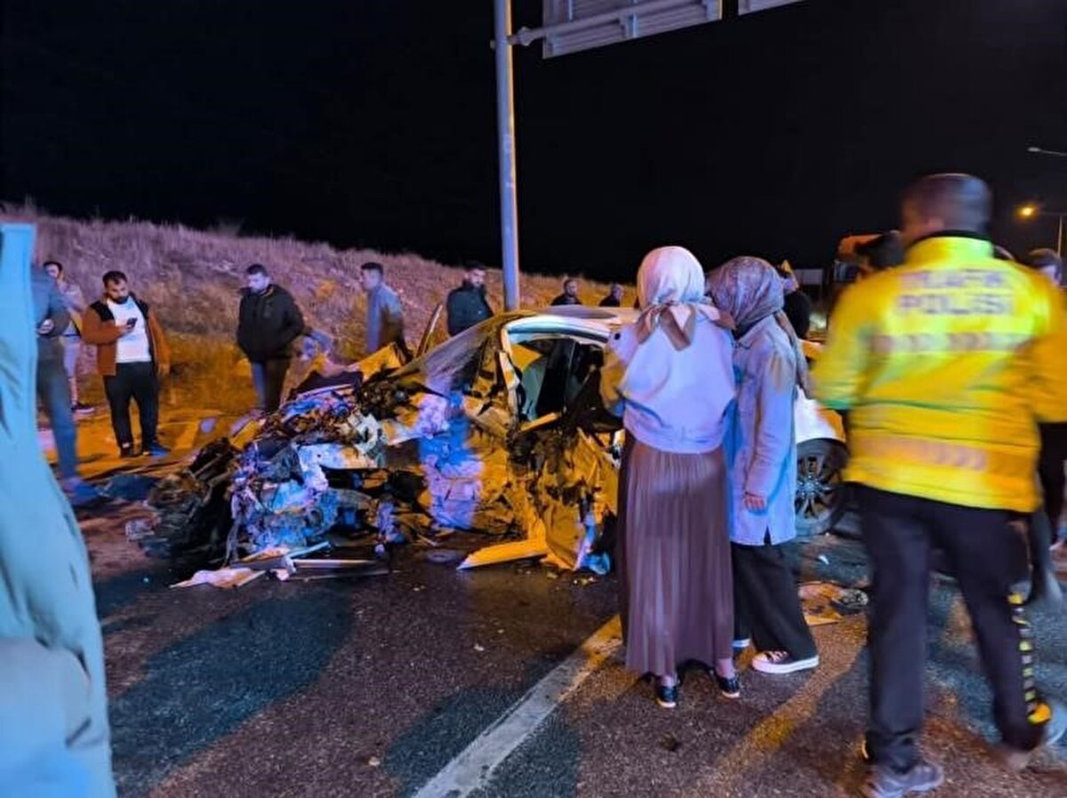 İhbar üzerine kaza yerine 112 Acil Sağlık, jandarma, itfaiye ve polis ekipleri sevk edildi.