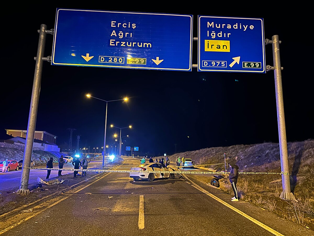 Kazada, otomobildeki 5 kişi yaralandı.<br>