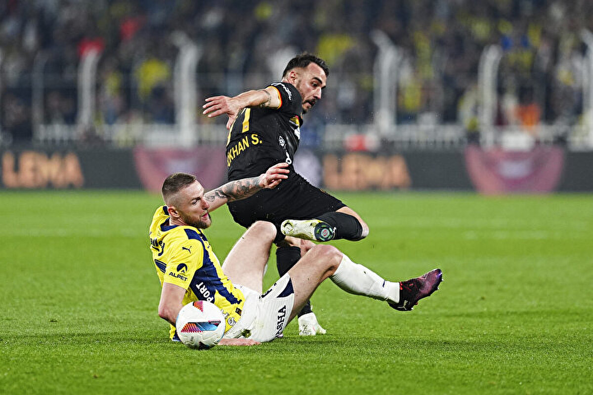 Sarı-lacivertliler, rakibiyle 3-3 berabere kalarak zirve yarışında yara aldı.