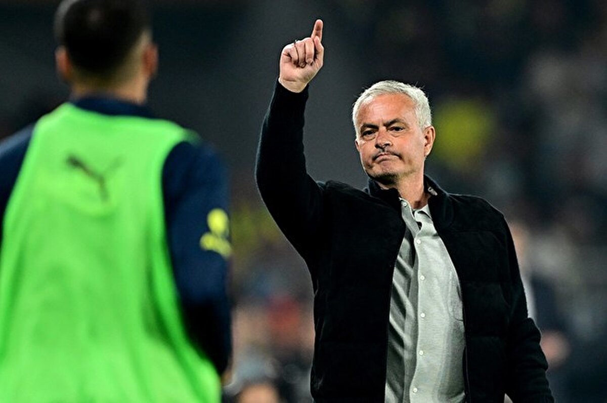 Trendyol Süper Lig'in 32. haftasında Fenerbahçe sahasında Bellona Kayserispor'la 3-3 berabere kaldı. Sarı lacivertlilerin gollerini Talisca (2) ve Maximin kaydetti. Fenerbahçe'nin, Galatasaray ile arasındaki puan farkı 5 oldu. Fenerbahçe Teknik Direktörü Jose Mourinho basın toplantısında şampiyonluk şansını değerlendirdi.