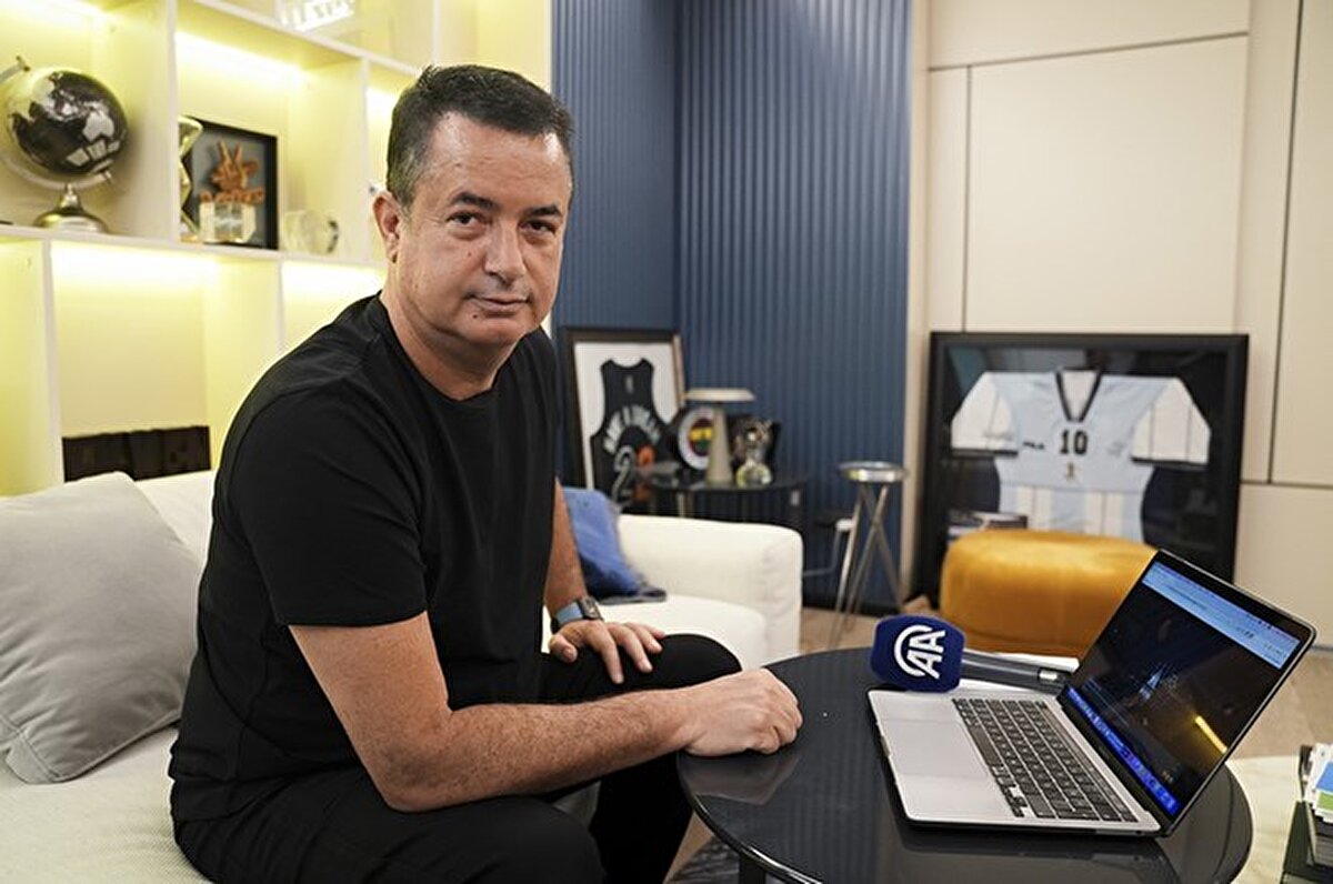 "Elimizden gelen her şeyi yaptık. Futbol bu. Her şey sahada oluyor. Taraftarımızdan özür diliyoruz. Taraftarımızın tepkisine saygı duyuyoruz. Onların kendi yorumları da kendi açılarından haklı. 6 hafta var, şansımız çok zor gözüküyor. Taraftarımızla, futbolcularımızla, teknik kadromuzla sonuna kadar savaşacağız."