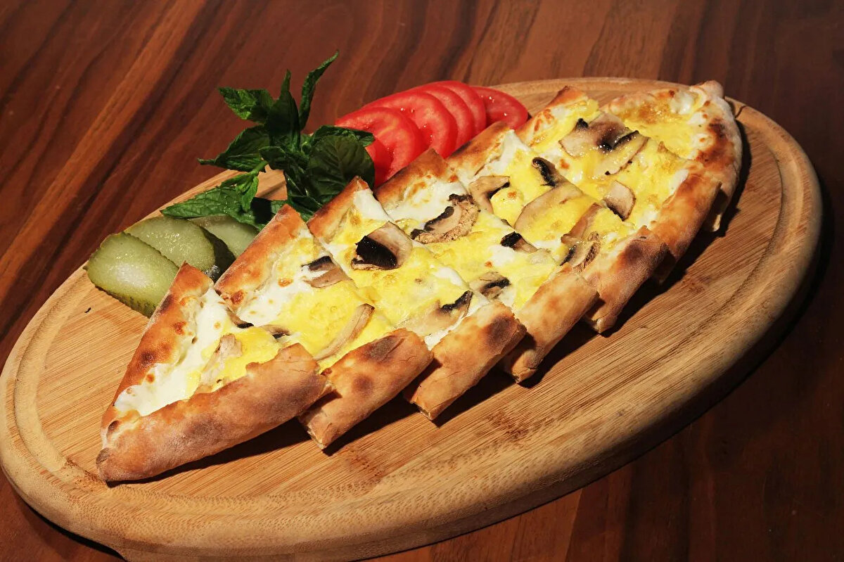 Artık gerçek kaşar peyniri içermeyen pide ve tostlara "kaşarlı" denemeyecek. Tarım ve Orman Bakanlığı, taklit ve tağşişle mücadele kapsamında peynir ürünlerine yönelik düzenlemeleri genişletti.