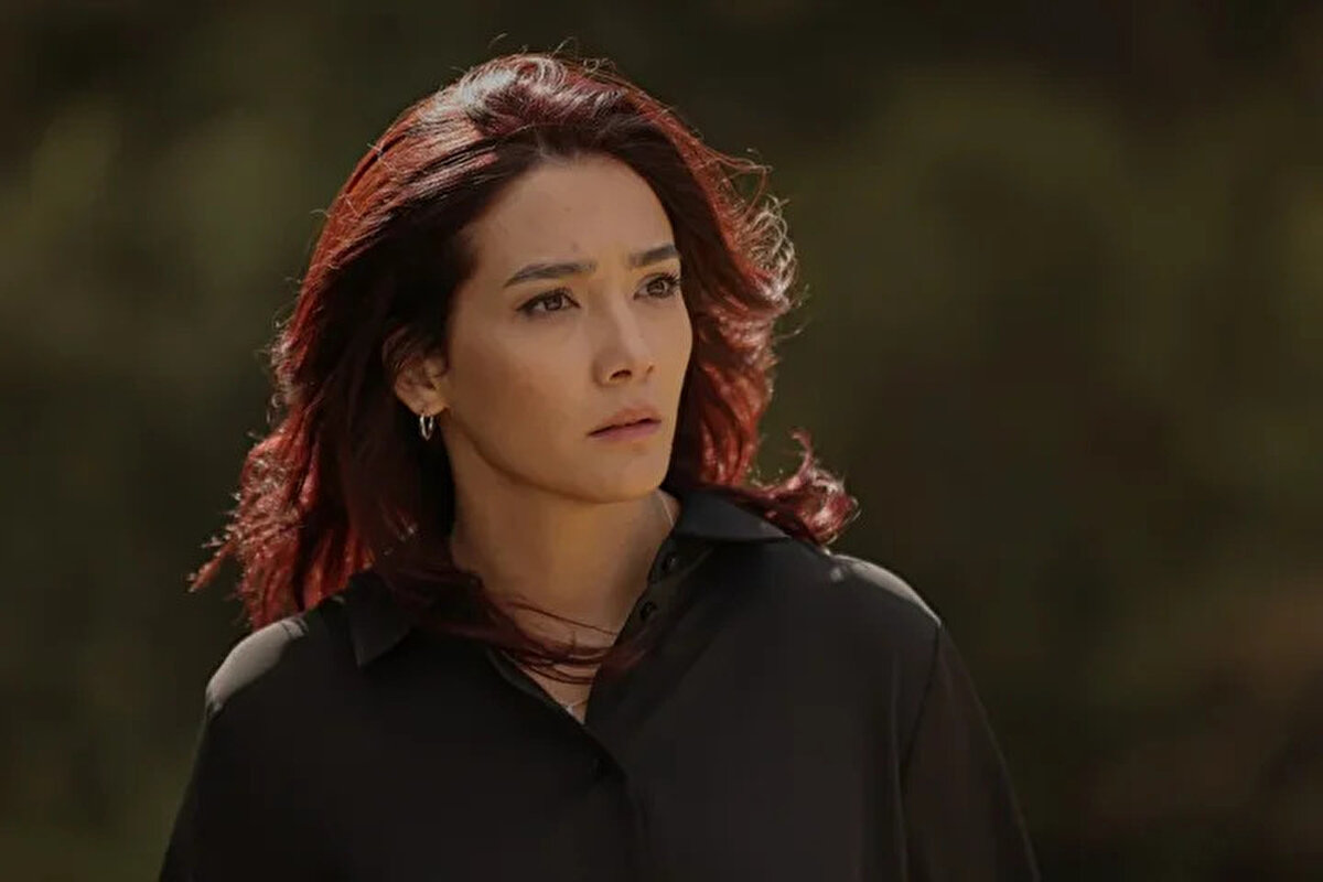 Oyuncu Aybüke Pusat, sosyal medya hesabından CHP’nin 2 Nisan’daki tüketim boykotuna destek verdiği paylaşımı sonrası TRT’nin “Teşkilat” dizisi kadrosundan çıkarılmıştı. Dizideki son sahnesi ise 20 Nisan akşamı ekranlara geldi.