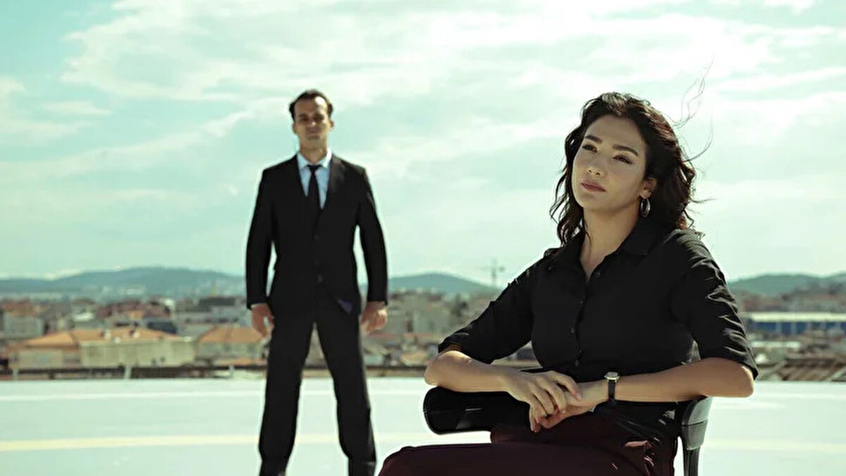 Öte yandan, Burak Arlıel ve Emre Sefer’in yönetmenliğini yaptığı dizide bu sezon yeni bir kadın başrol düşünülmüyor.<br>Neslihan’ın uzaydaki görevine, yeni bir kadın karakterin yerine erkek bir oyuncunun dahil olacağı belirtildi.