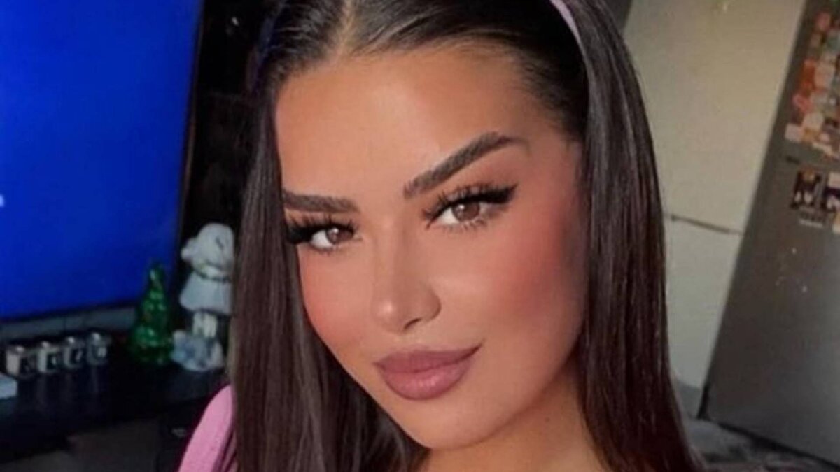 Bir süre sonra Beşiktaş’taki bir mekâna geçtiklerini ve burada alkol almaya devam ettiklerini söyleyen Sevil Akdağ, gece ilerledikçe tanımadığı bir kadının da aralarına katıldığını anlattı. Akdağ, “Beraber biraz vakit geçirdik. Elif başka bir mekâna geçeceğini söyledi, ben de başka bir arkadaşımla sözleşmiştim ama o geceyi pek hatırlamıyorum. Taksiye verecek param da yoktu” dedi.