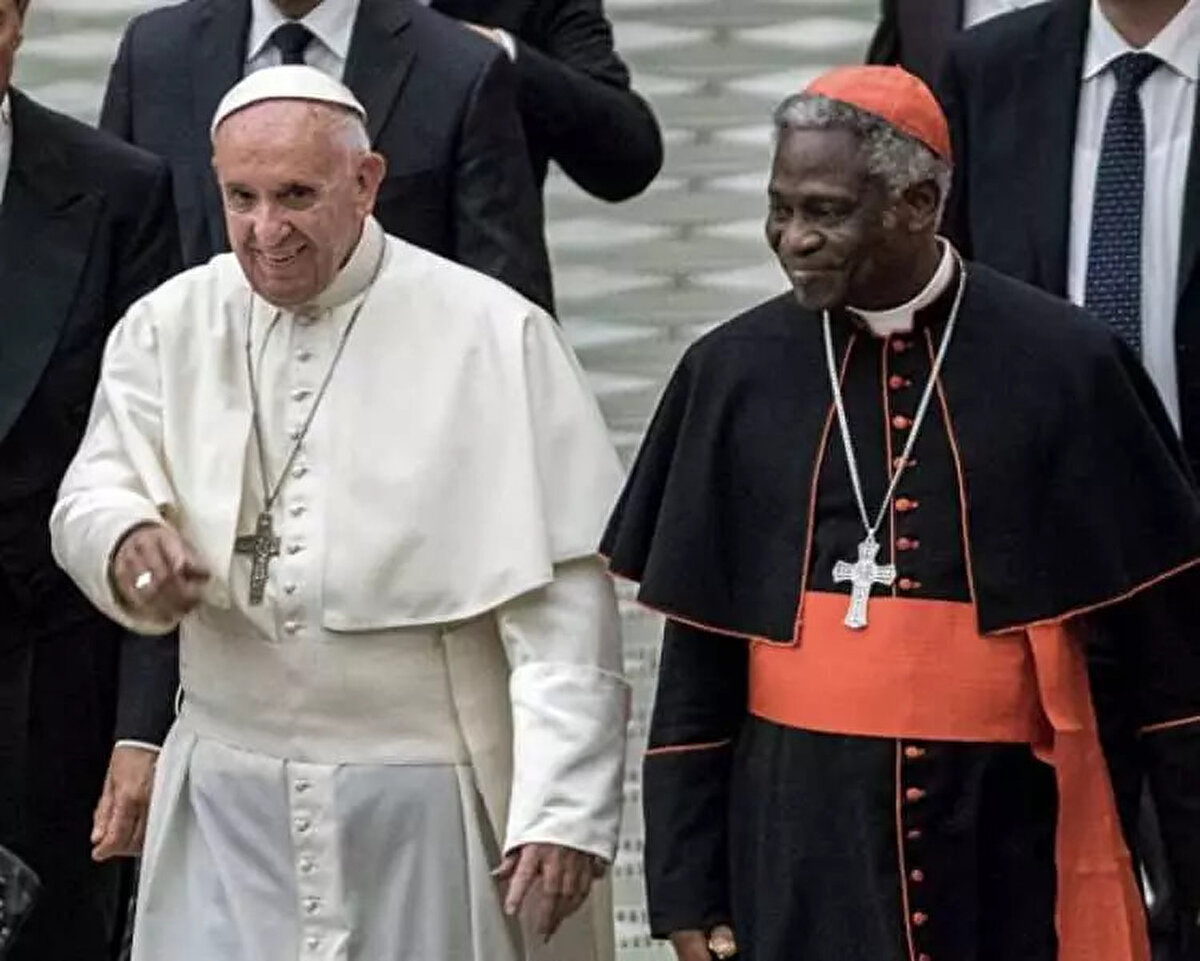 Cenazesi, Roma'daki dört büyük papalık bazilikasından biri olan St. Mary Major Bazilikası'nda toprağa verilecek.<br><br> <br><br>Bu isteklerine rağmen nasıl bir cenaze töreni düzenleneceği merak ediliyor.