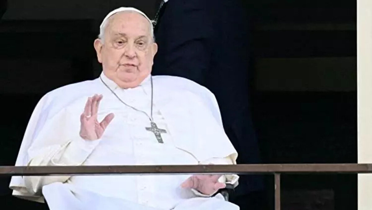 3'TE 2 ÇOĞUNLUK BULUNANA KADAR OYLAMA<br><br> <br><br>Yapılan oylamalarda 3'te 2 çoğunluk aranacak. bu çoğunluk bulununcaya kadar oylama devam edecek.<br><br> <br><br>Yapılan her oylamadan sonra şapel önündeki halk bilgilendirilecek. Bu oylama yapılan pusulaların yakılmasıyla yapılıyor.<br><br>