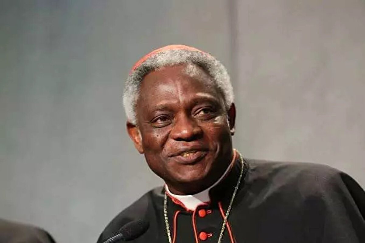AMCASI MÜSLÜMANDI<br><br><br>Turkson, Gana'da 10 çocuklu ailenin dördüncü çocuğu olarak dünyaya geldi. Pazarda sebze satan bir anne ve marangoz bir babanın çocuğu olan Turkson, 2003'te Papa 2. John Paul tarafından kardinal yapıldı.<br><br>Etnik olarak Fante olan Turkson, bir dönem müslüman olan amcası ile de gündeme gelmişti.