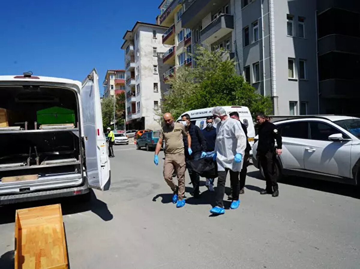 Ekiplerin evde yaptıkları incelemelerin ardından Elif Civil'in cenazesi, Kastamonu Eğitim ve Araştırma Hastanesinin morguna kaldırıldı. Olayla ilgili soruşturma başlatıldı.<br><br>