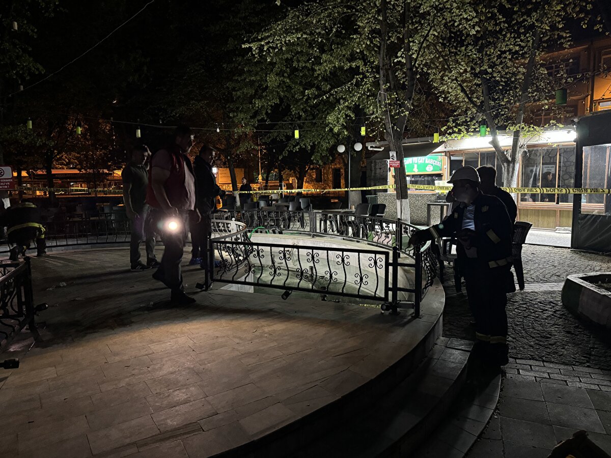 Çocuk ve üç kişi elektrik akımına kapıldı.