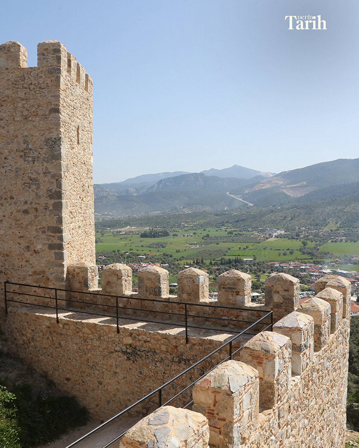 Beçin'de 1950'li yıllara kadar kullanılmış bir mahalle bulunduğuna dikkati çeken Pektaş, bu dokunun hale mevcut olduğunu, gerekli gördükleri yerleri kazılarla daha iyi anlamaya çalıştıklarını dile getirdi.