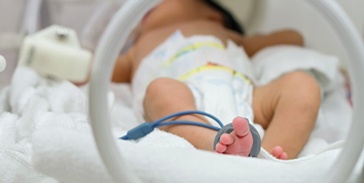 Yoklamaların ardından duruşma başladı<br><br>Tutuklu hemşire Nigar Kubilay savunma yaptı. Fırat Sarı ile yaşadığı sorunlardan bahsetti. Fırat Sarı'nın yönetime giderek "Ya ben, ya o" dediğini, Fırat Sarı seçilince işsiz kaldığını anlattı.