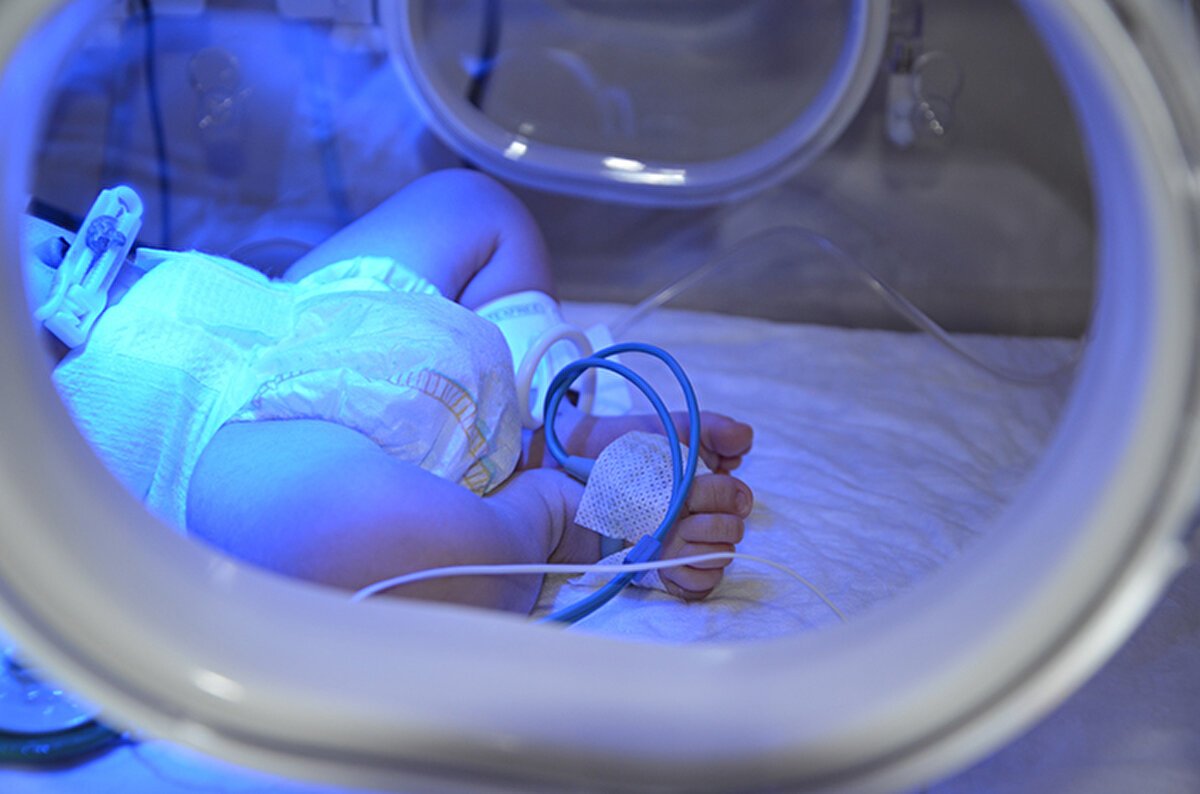 Bebek hastaların, uygun sağlık hizmeti almasını sağlayacak hastanelere sevki yerine şüphelilerin seçtiği, örgüt adına karlı görünen hastanelere yatırıldığı bildirilen iddianamede, karın çoğunun sağlık çalışanı olan örgüt üyesi sanıklarla paylaşıldığı ifade ediliyor.<br><br>Esas amacın, bebeklerin sağlık durumunun iyileştirilmesi yerine maddi açıdan en fazla kazancın elde edilmesi olduğu iddianamede yer alıyor.