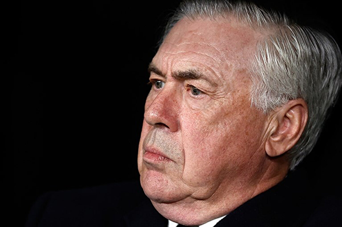 Arsenal maçlarındaki performans nedeniyle eleştirilen Ancelotti, istifa etmeyeceğini ve görevine devam edeceğini açıklamıştı.<br>