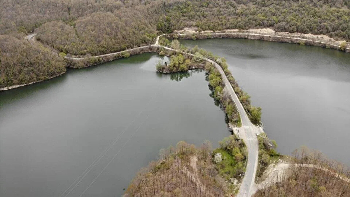 "Türkiye genelinde yağışlarda ciddi düşüş gözlemliyoruz"<br><br>İstanbul Aydın Üniversitesi Dr. Öğretim Üyesi ve meteoroloji mühendisi Güven Özdemir, Türkiye’de özellikle Marmara Bölgesi'nde yağışlarda önemli düşüş yaşandığını söyledi.