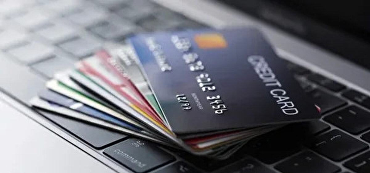 Altın alımı için kredi imkanlarının kullanılmaya başlanmasıyla birlikte bankalar alarma geçti. Müşteri kart ekstrelerine bilgilendirme notları eklendi, ayrıca doğrudan SMS yoluyla uyarılar gönderildi.