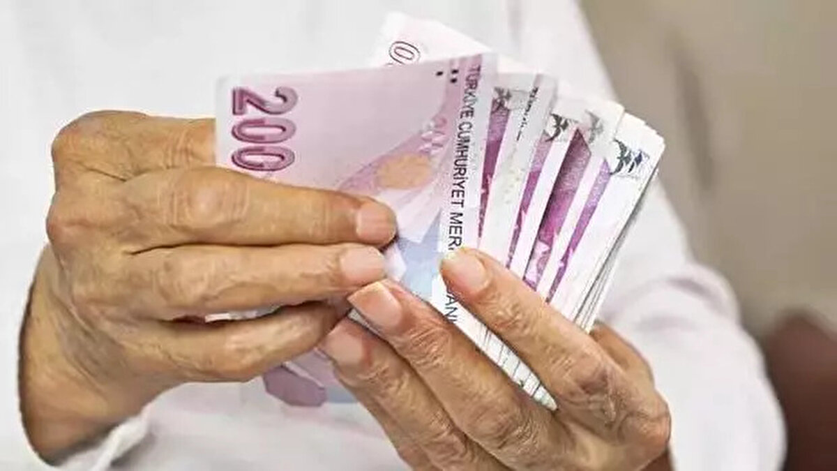 20.000 TL ve üzeri maaş alanlara ise 15.000 TL nakit promosyon veriliyor.<br><br> <br><br>Bu avantajdan, 1 - 30 Nisan 2025 tarihleri arasında maaşlarını 3 yıl boyunca Garanti BBVA’dan almayı taahhüt eden emekli müşteriler faydalanabilecek.