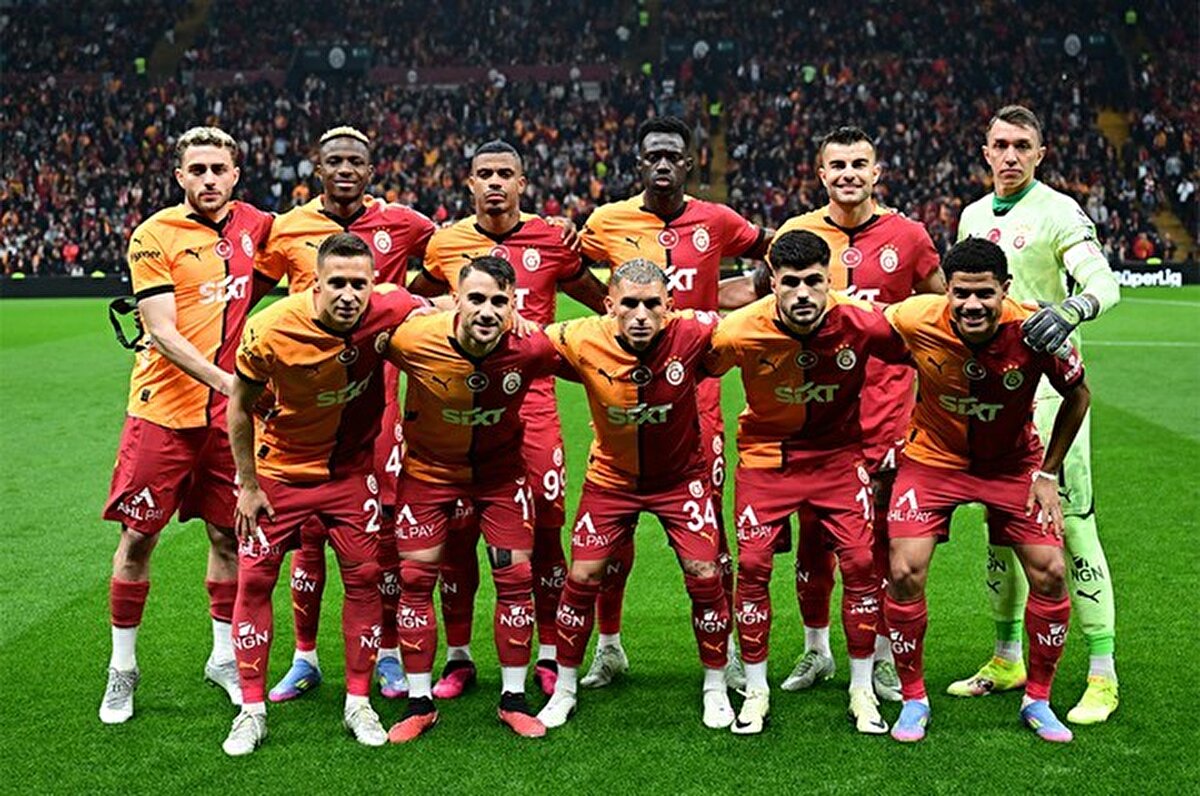 İLK 11'LER<br><br>Galatasaray: Günay, Sallai, Sanchez, Abdülkerim, Jakobs, Torreira, Lemina, Frankowski, Mertens, Yunus, Osimhen<br><br>Konyaspor: Deniz Ertaş, Adil, Uğurcan Yazğılı, Yusuf Erdoğan, Guilherme, Jevtovic, Ndao, Boranijasevic, Oğulcan Ülgün, Melih, Kramer