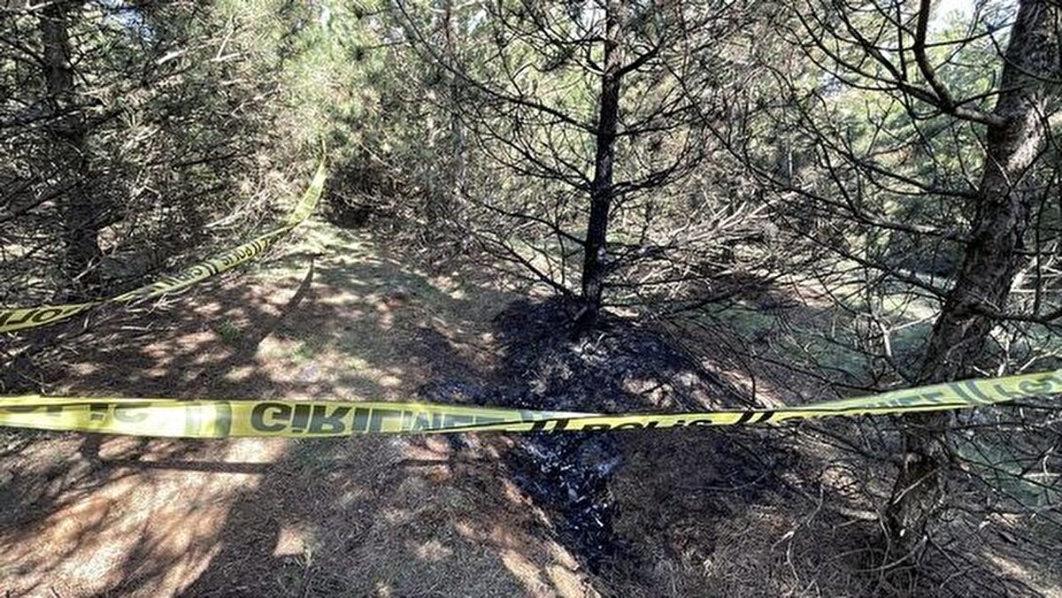 Cinayet zanlısının cesedin bulunduğu noktaya yakın bir mahallede yaşadığını söyleyen Solak, "Daha önce ölen kadının ablasını da bıçakladı. Muhtemelen bir şeyler var. Canice bir iş. Üzüldük." dedi.