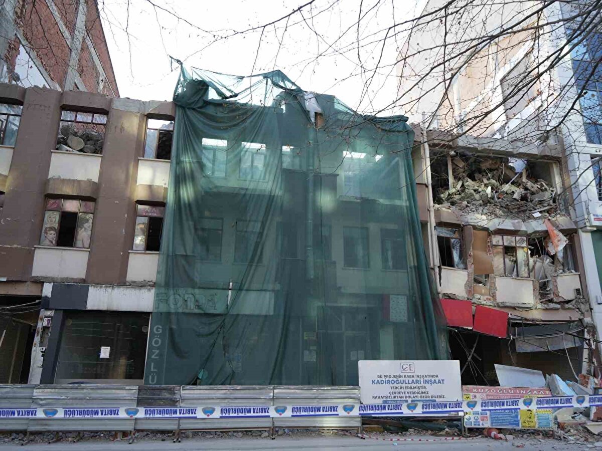 Olay, akşam saatlerinde İsmailbey Mahallesi Kışla Caddesi’nde meydana geldi.