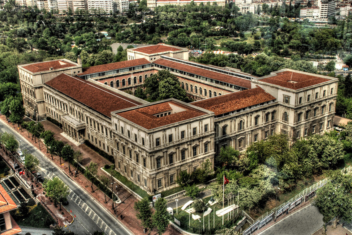 1978'de Türkiye'ye dönerek İTÜ'de akademik kariyerine devam etmiş, 1983'te doçent, 1989'da profesör unvanlarını almıştır. 1997-2000 yılları arasında İTÜ Maden Fakültesi'nde dekanlık yapmıştır.