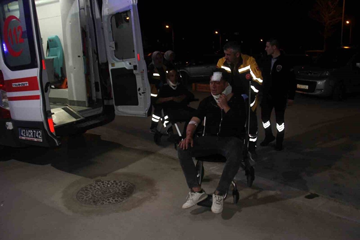 Öte yandan, Beyşehir’de Hacıakif Mahallesi’nde motosikletle otomobilin çarpışması sonucu yaşanan bir diğer kazada da motosiklette bulunan C.D. ile M.S.D. yaralandı. Yaralılar kaldırıldıkları Beyşehir Devlet Hastanesinde tedavi altına alındı.<br>Kazalarla ilgili tahkikat devam ediyor.