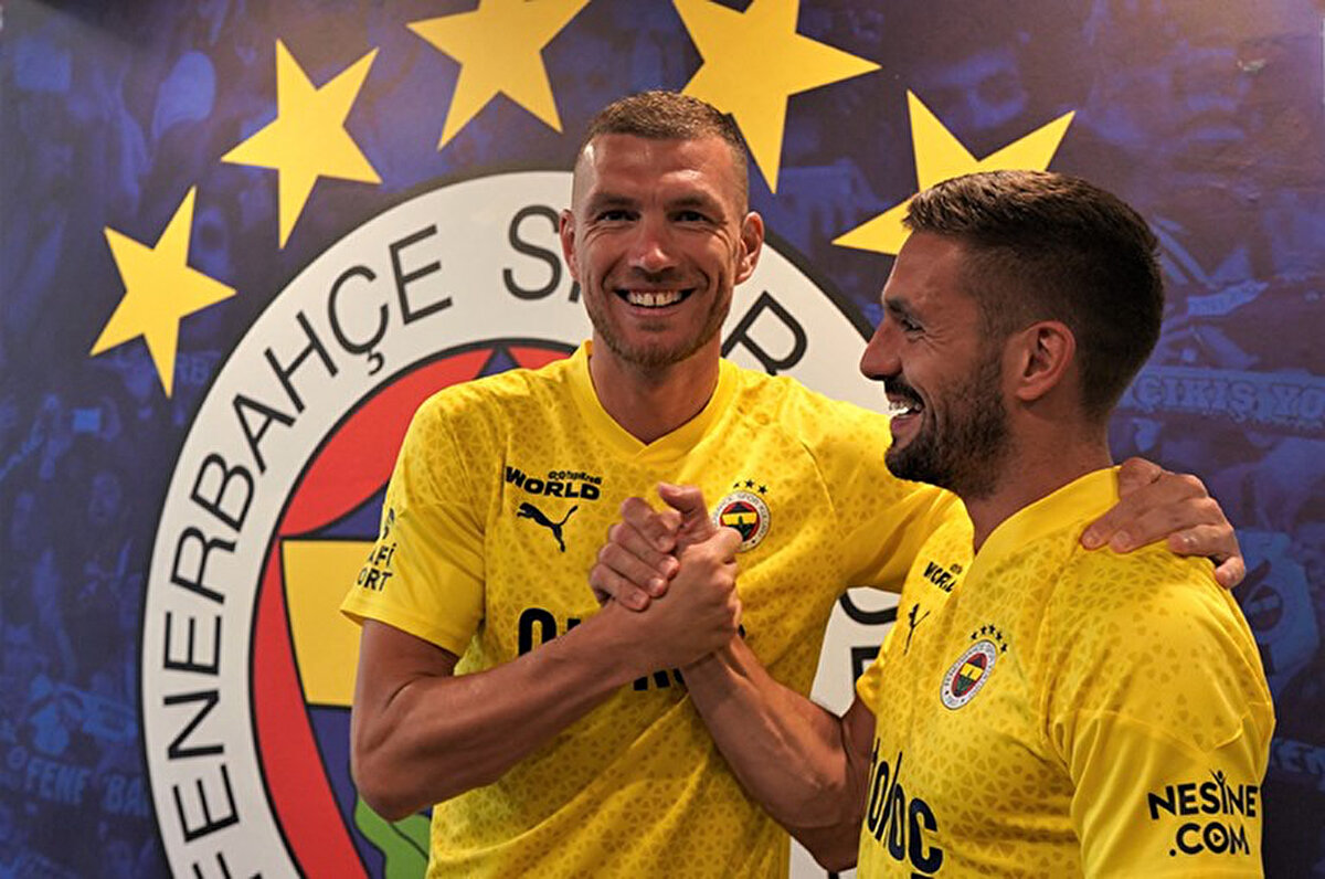 Sabah'ta yer alan habere göre, Fenerbahçe yönetimi, Kayserispor maçının ardından yapılan toplantıda 2 futbolcuyla da ayrılık kararı aldı.<br>