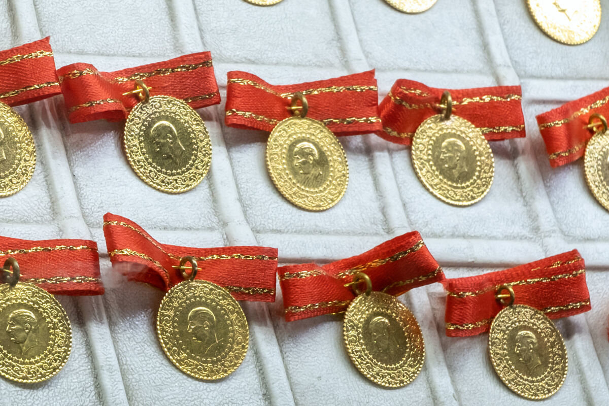 Çeyrek altın<br><br>Alış: 6.792<br>Satış: 6.837