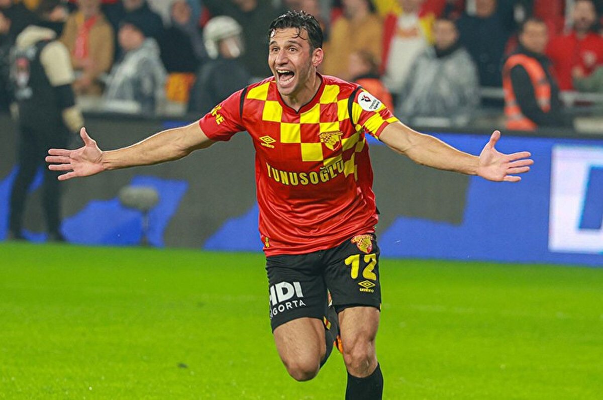 Öte yandan maça saatler kala Göztepe'ye kötü haber geldi. Ajansspor'un haberine göre sakatlığı süren İsmail Köybaşı, bordo-mavililere karşı forma giyemeyecek.<br>