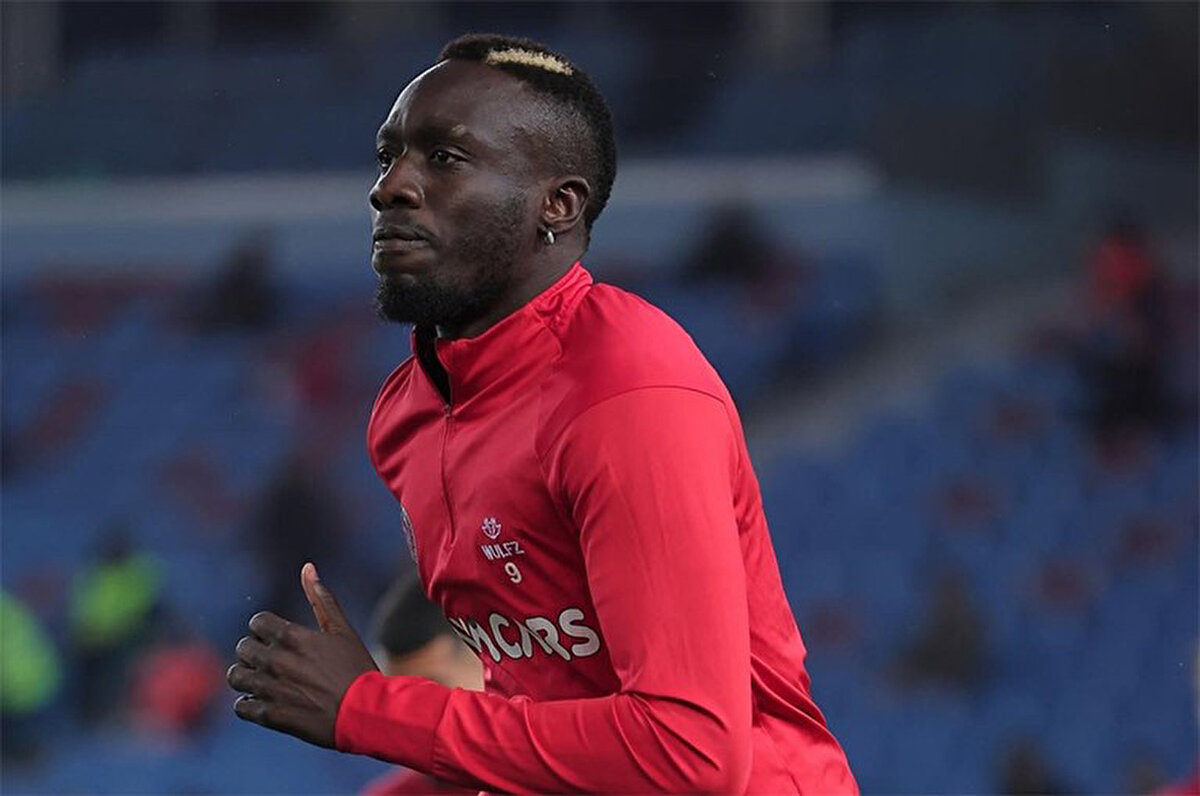 Diagne burada da forma giydiği 19 maçta 10 gol ve 5 asistlik performans gösterdi. Diagne, Suudi Arabistan'da 2 sezonda çıktığı 52 maçta 36 gol atarak Kasımpaşa kariyerinin ardından en iyi dönemine ulaştı.<br>