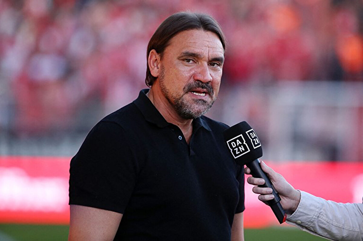 Championship'te bitime 2 hafta kala İngiltere Premier Lig'e çıkmayı garantileyen Leeds United'ı çalıştıran Daniel Farke ile yolların ayrılacağı belirtiliyor.<br>