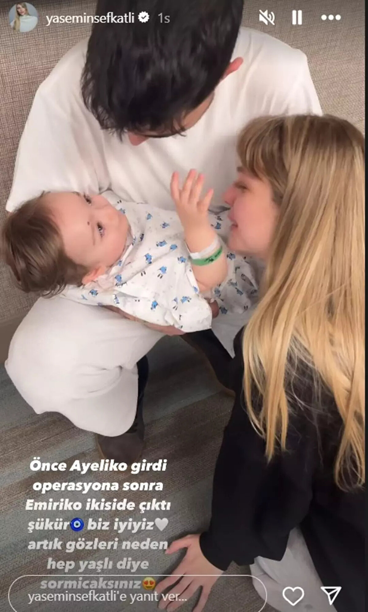 "Önce Ayeliko girdi operasyona sonra Emiriko. İkisi de çıktı şükür. Biz iyiyiz. Artık gözleri neden yaşlı diye sormayacaksınız."
