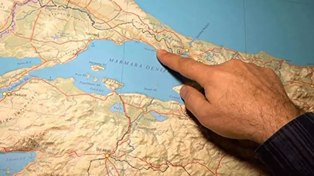 Ercan, bu depremin patladığı yerin granit katmanı içinde 13. km kadar beklenen derinlikte olduğunu da söyleyerek "Ama ileride beklenen büyük deprem bu değil" uyarısında bulundu ve sözlerini şöyle sürdürdü: