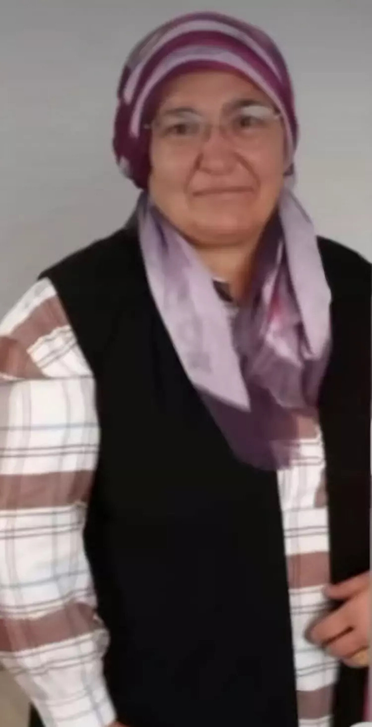 Kızının çırpındığını gören Cennet Üstün de panikle suya atlayıp kurtarmaya çalışırken akıma kapıldı. 