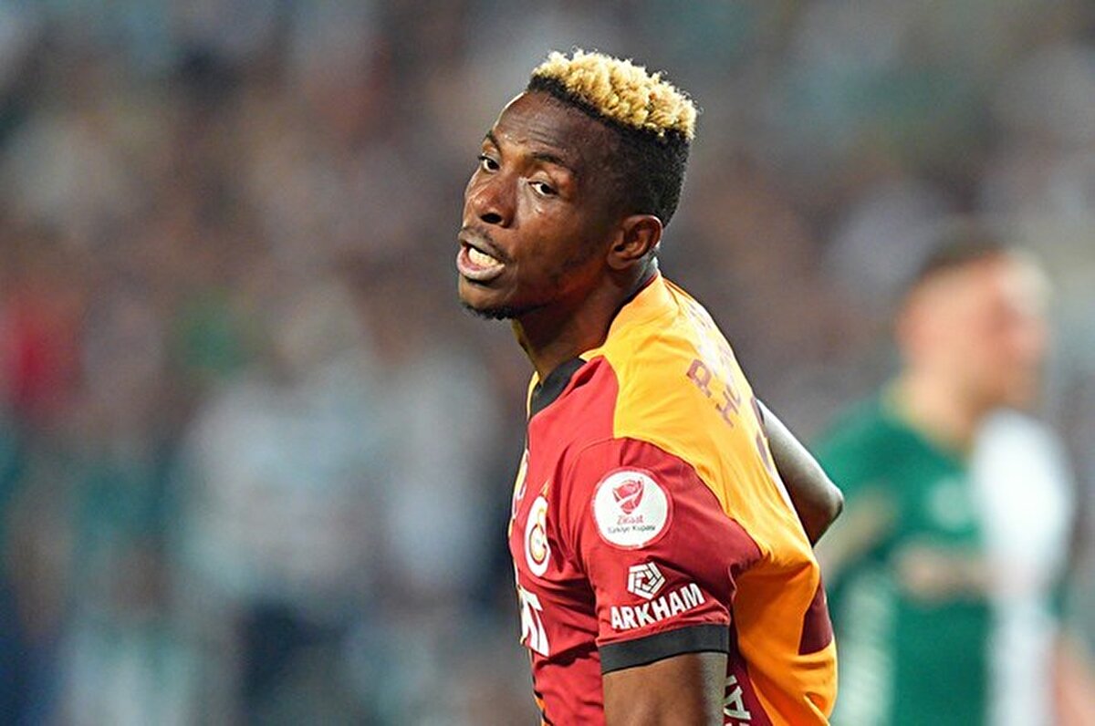 <br>Galatasaray'da kiralık olarak forma giyen Victor Osimhen için transfer iddiaları hız kesmeden devam ediyor. Uzun süre adı İngiliz devi Manchester United ile anılan Osimhen için bu kez Suudi Arabistan iddiası geldi