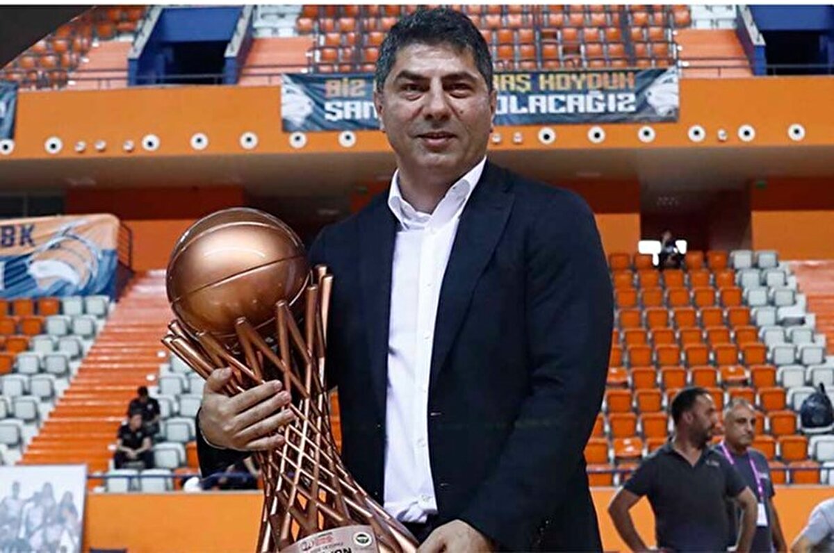 "Bugün bazı sosyal medya platformları ve haber sitelerinde yer alan 'Kayserispor maçının ardından Ali Koç istifa etti, Koç'u bu kararından Hakan Safi döndürdü' haberleri gerçeği yansıtmamaktadır. Hiçbir delile dayanmayan haberdeki söz konusu iddialar tamamen hayal ürünüdür."