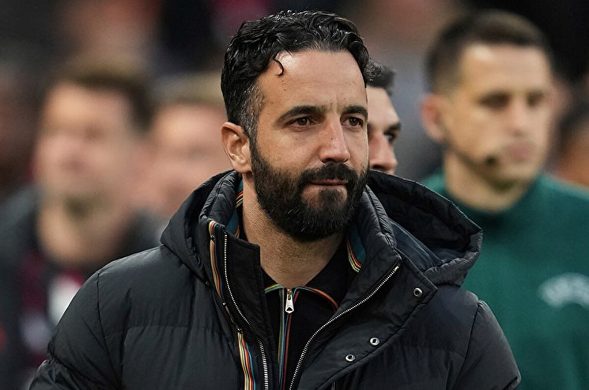 Premier Lig'de tarihinin en kötü sezonlarından birini geçiren Manchester United'ın yaz transfer döneminde birçok oyuncuyla yollarını ayırması bekleniyor. <br>