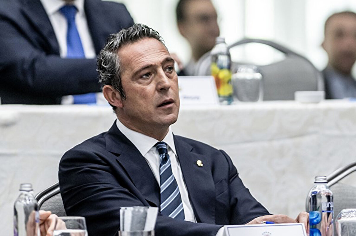 Bu arada camiada tüm gözler cumartesi günü gerçekleştirilecek olan Yüksek Divan Kurulu toplantısına çevrildi. Ali Koç'un söz konusu toplantıda yapacağı açıklamalar büyük bir merakla bekleniyor.<br>