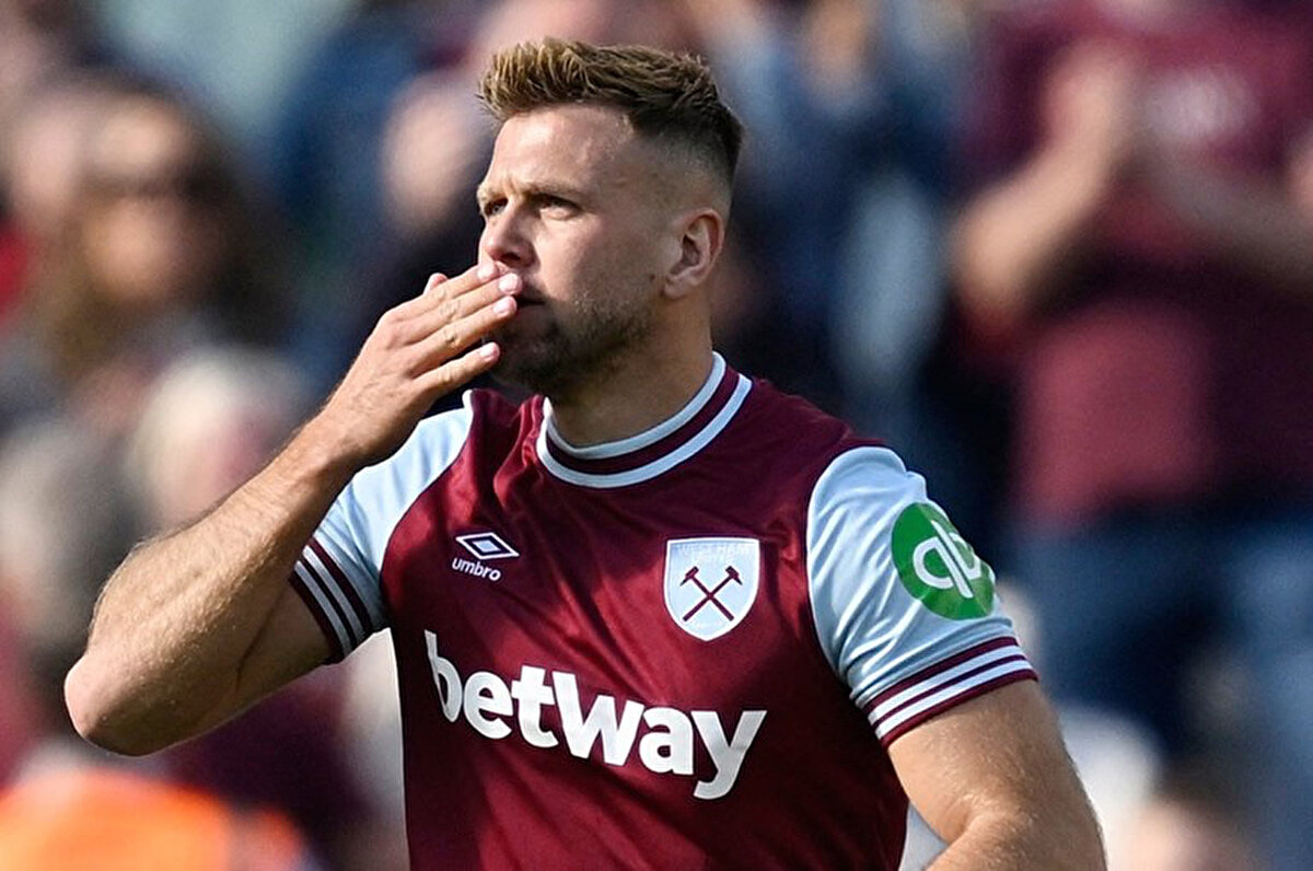 Haberde Beşiktaş'ın önceliğinin Süper Lig ve Avrupa'da etkili olabilecek, fizik gücü yüksek ve tecrübeli bir forvet transfer etmek. Bu çerçevede Füllkrug'un Beşiktaş için en iyi hedeflerden biri olduğu vurgulandı.<br>