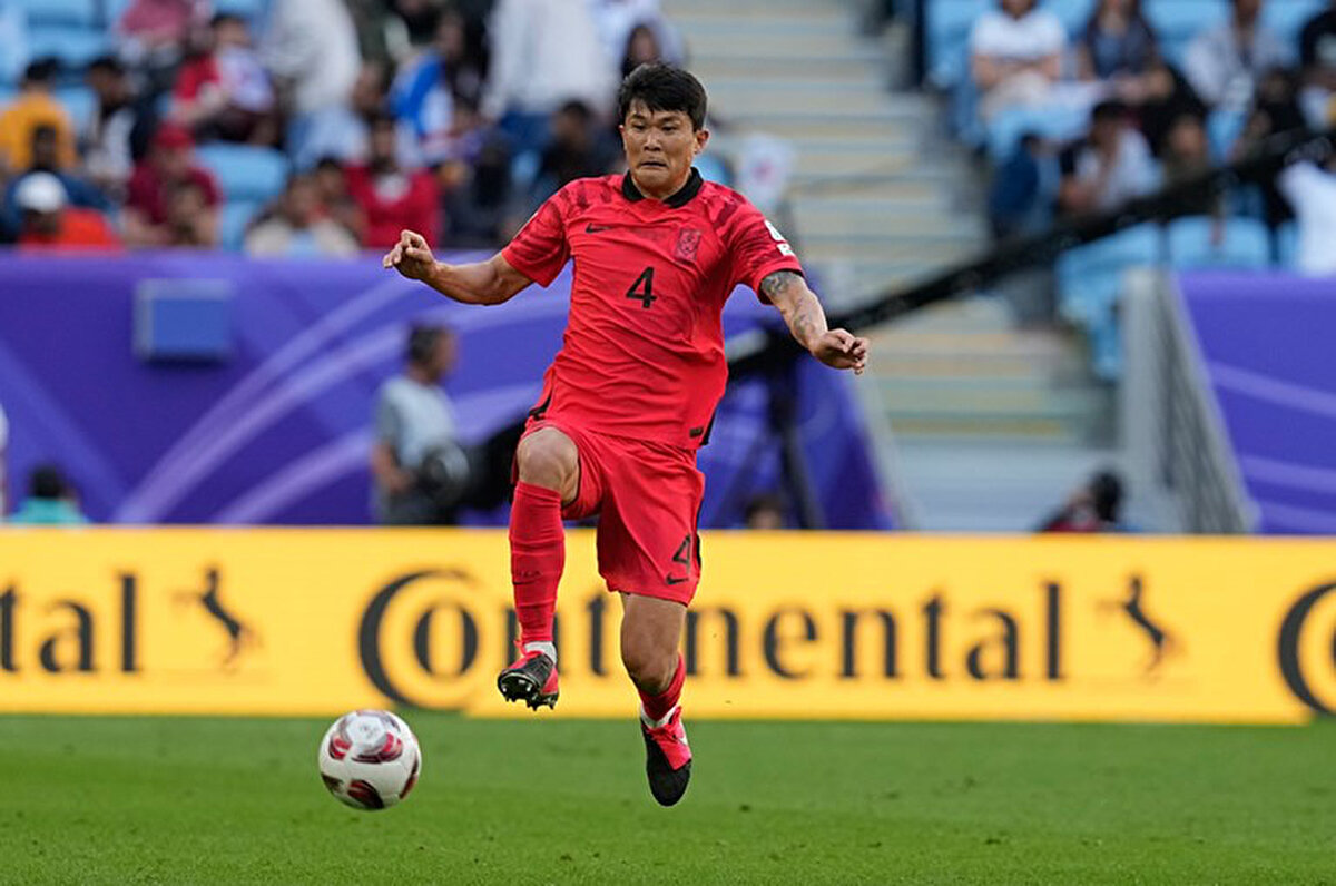 Fabrizio Romano'nun haberine göre, Bayern Münih uzun süredir takımdan ayrılacağı konuşulan Güney Koreli stoper için iyi bir teklif gelmesi halinde ayrılığa onay verecek.<br>