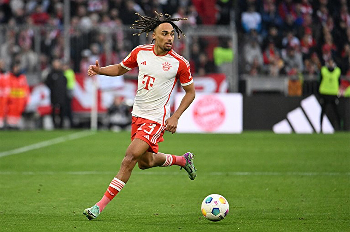 Bayern Münih ile yollarını ayıracağı söylenen Sacha Boey'un Galatasaray'a geri döneceği son günlerde sıkça konuşuluyordu.<br>