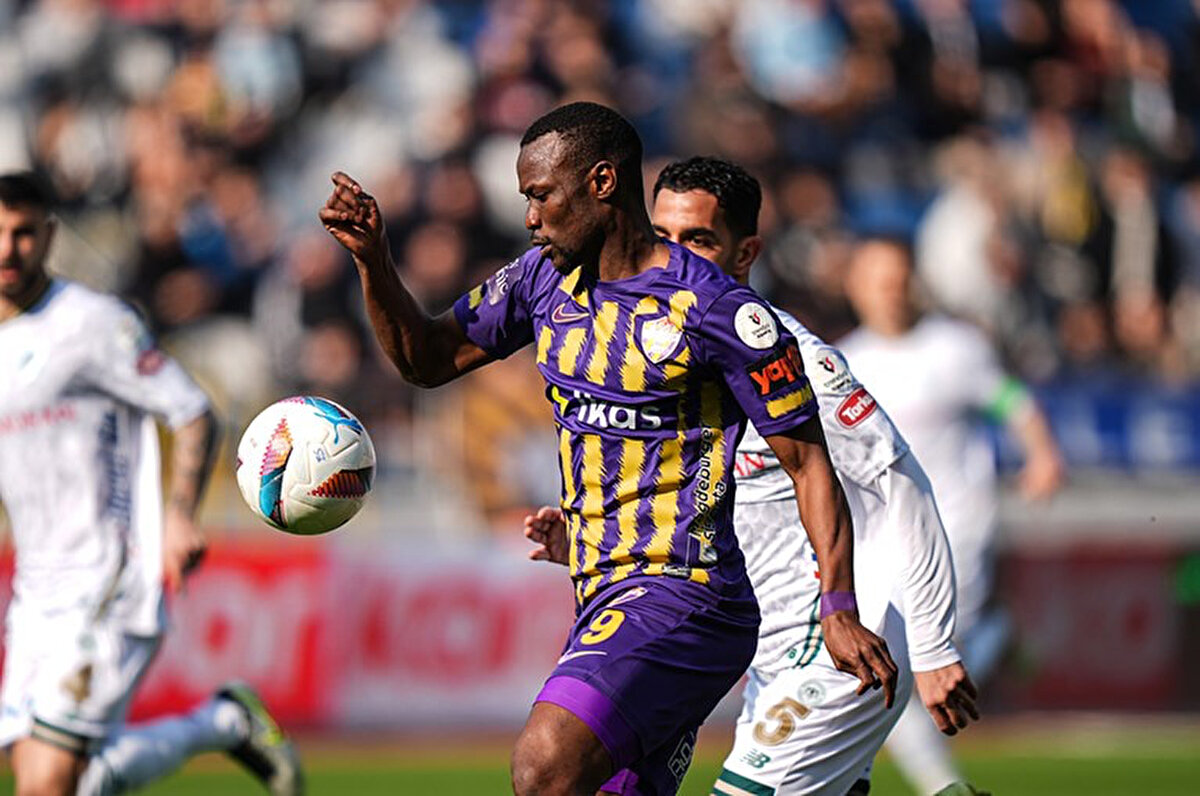 Maaşların ödenmemesinin yanı sıra primlerin de oldukça geç hesaplara yatırıldığı ifade edildi.<br>